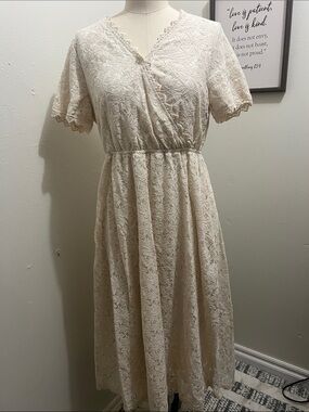 tea n rose Cream Lace Midi Dress with V-Neck